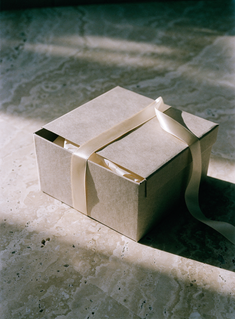 Everyspray packaging — glass-protective box and tissue, packed for safe delivery across the UAE